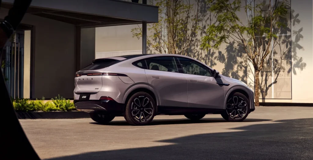 Xpeng G6 SUV coupé vista laterale